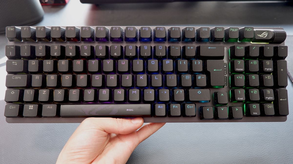 Logitech G512 X 98: el teclado que se anima a mezclar lo analógico con lo mecánico sin pedir permiso