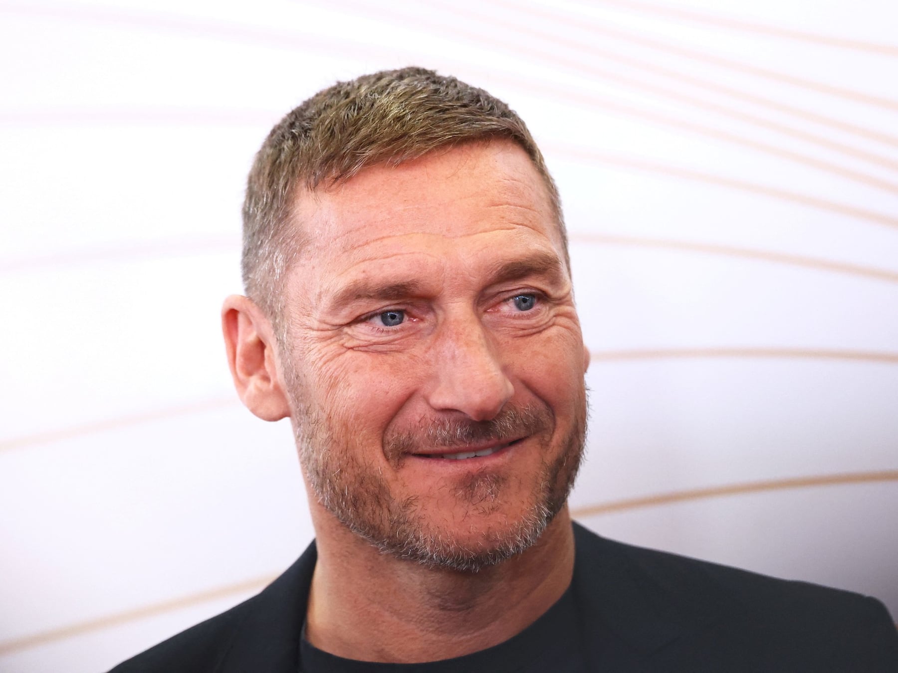 Totti cambió la verde amarilla por la naranja: ahora banca al básquet de Roma
