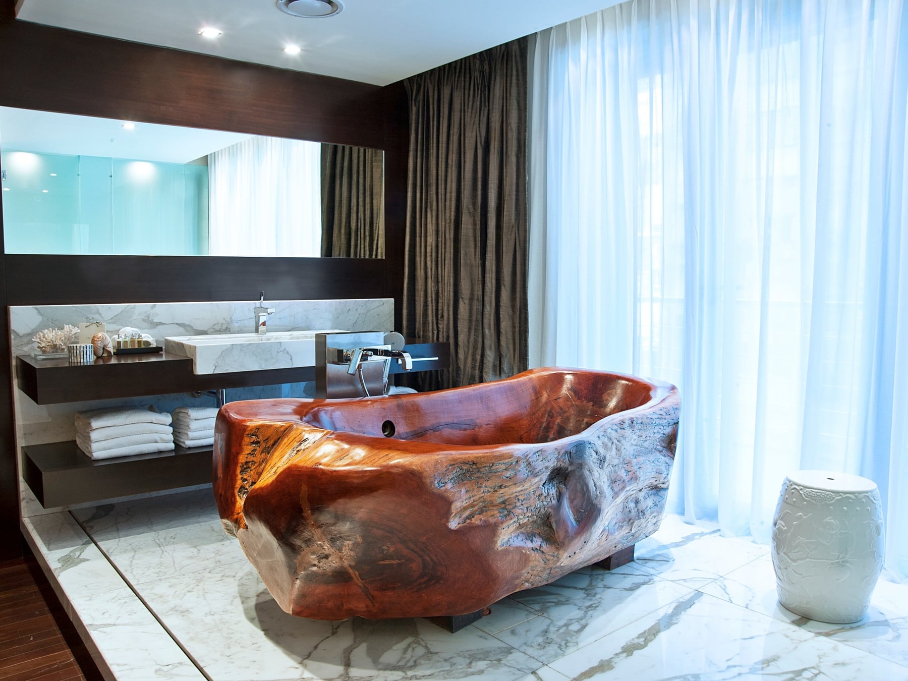 Un hotel de 29 habitaciones hecho con toneles de roble francés se posiciona entre los mejores de Sudamérica