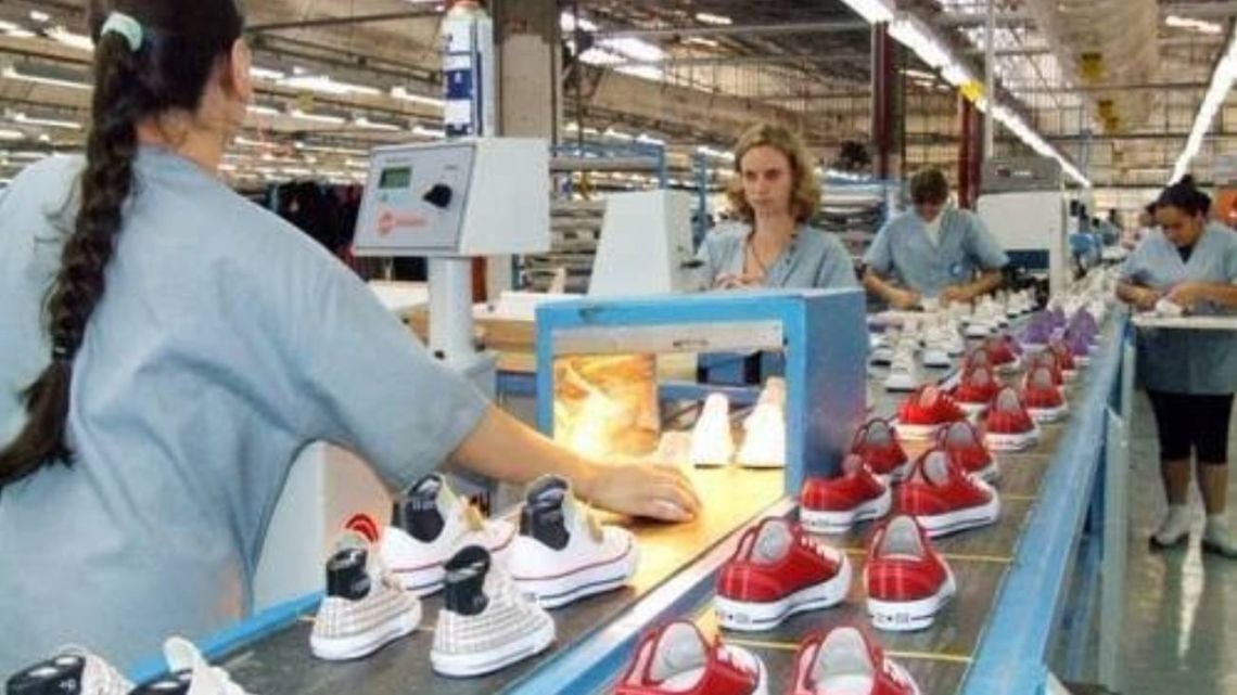 Cierre total de la fábrica de Converse en Las Flores: 145 operarios quedaron en la calle y solo quedan cinco administrativos
