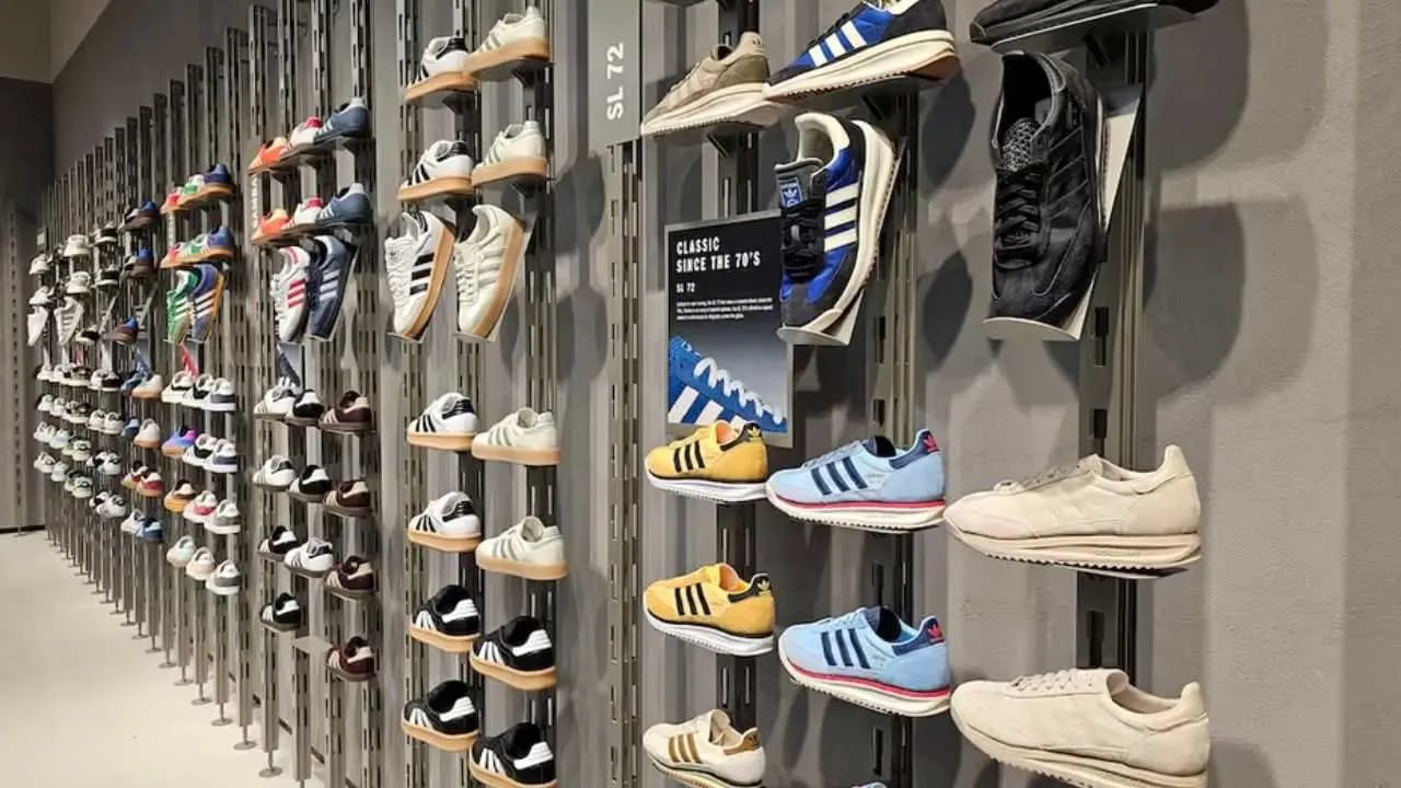 Adisonea su inventario: la tienda oficial de Adidas liquidó zapatillas con rebajas de hasta el 50% y pagos en hasta nueve cuotas sin interés