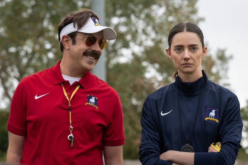 "Be curious, not judgmental": el regreso de Ted Lasso y una asistente que amenaza con repetir los errores de Nate Shelley