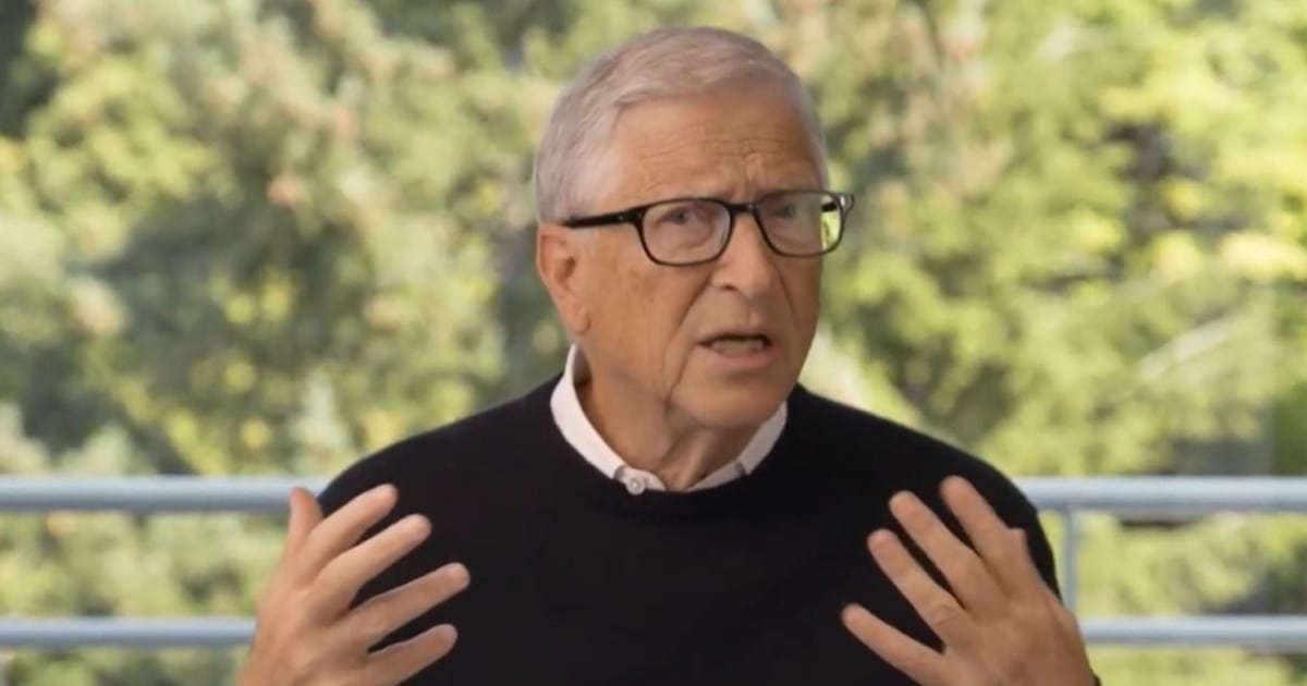 Bill Gates pide que la discusión sobre inteligencia artificial salga del círculo de los programadores