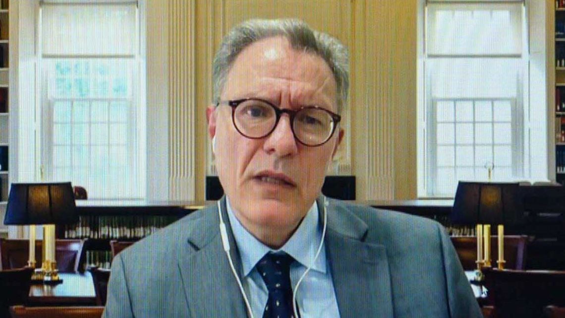 Floridi, el filósofo que le baja el precio al hype: la IA no piensa, actúa