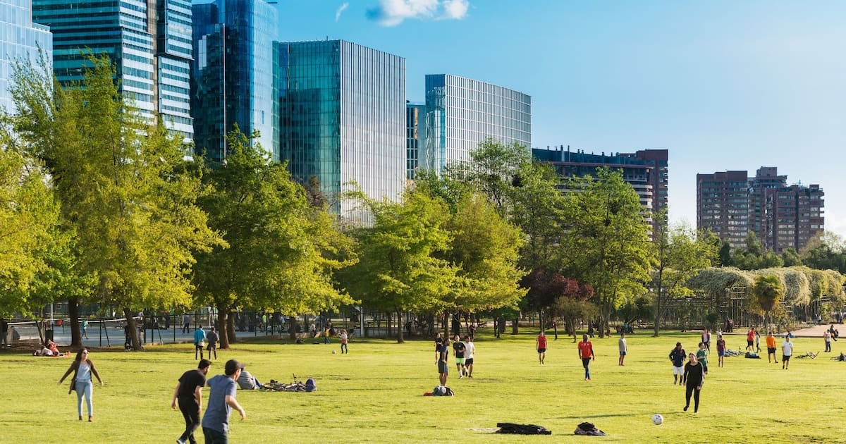 La prima verde: vivir frente a un parque en la Ciudad puede costar hasta un 30% más