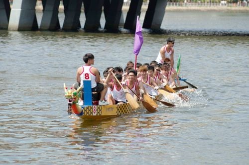 El Limay se prepara para una jornada de dragon boat con equipos de diez personas y espírito de equipo