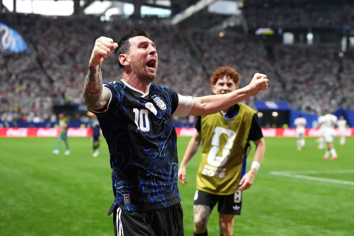 Messi, otra vez en la carrera: el Balón de Oro lo mira de vuelta y Londres será la cita