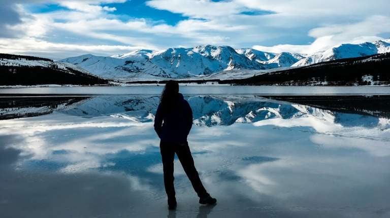 Chos Malal se pone los guantes: el aire antártico trae nieve y el termómetro se va a dos bajo cero