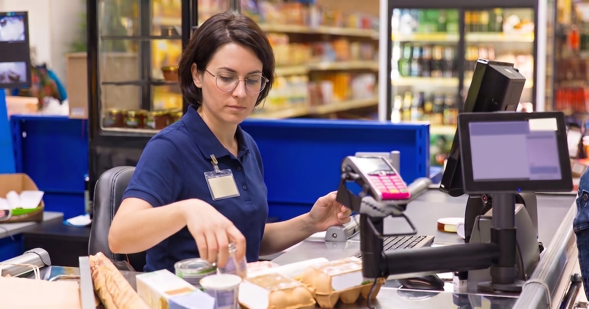 Sueldos de cajeros de supermercado en septiembre de 2026: escalas, adicionales y cronograma de de la suma no remunerativa