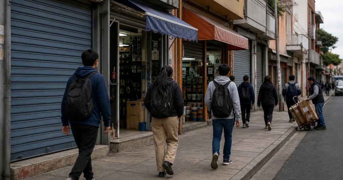 El empleo formal acumula una sangría de 354.128 puestos desde fines de 2023 y la industria ya encadena veinte meses en rojo