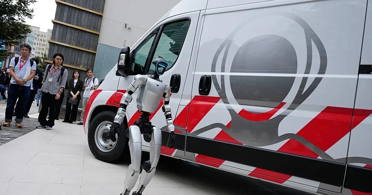 Una "ambulancia" para robots: la flota móvil que Japón despliega para que los humanoides no paren