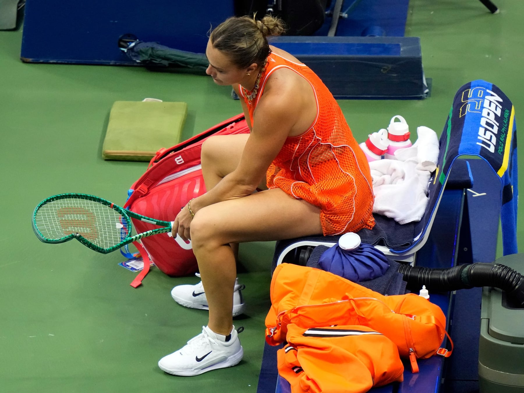 Sabalenka, la reina rota: reventó la raqueta y se quebró el llanto en Nueva York