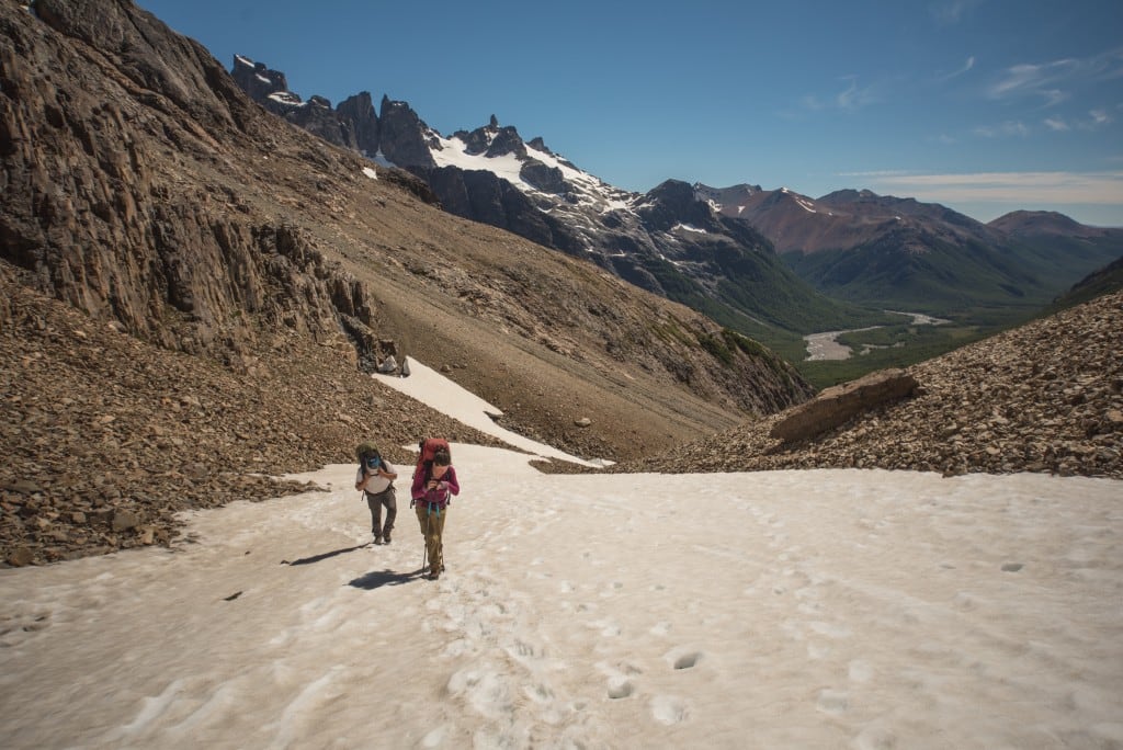 Una profesora neuquina que enseña economía y ahora también a caminar la montaña