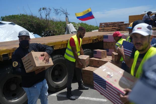 La última voluntad de Néstor: cenizas rumbo a Perú y un voluntario neuquino que no se detuvo en Caracas