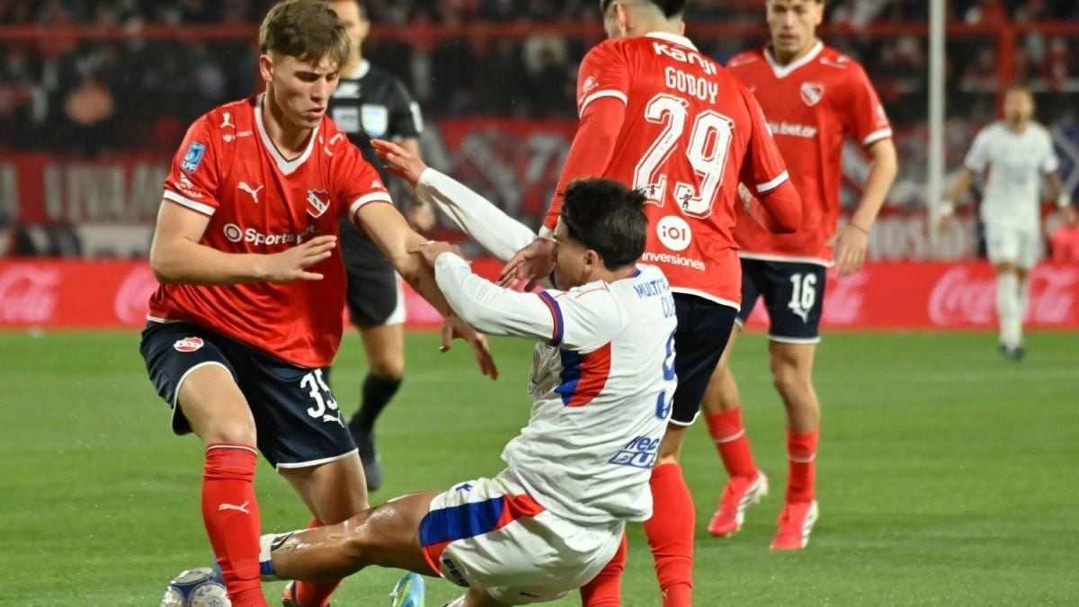 Empate con sabor a poco en Avellaneda: el Rojo se durmió y el Ciclón se lo empató de antología