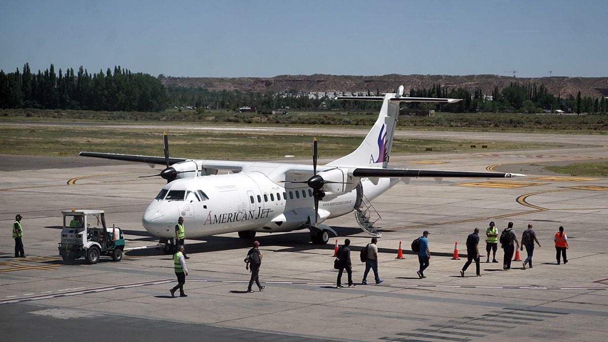 Una nueva manera de cruzar la provincia: 50 minutos de aire entre Neuquén y dos destinos que pedían otro ritmo