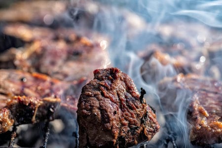 Once pasos de carne que cruzan la frontera: la experiencia de Nunes para probar Argentina, Uruguay y Brasil en una sola mesa