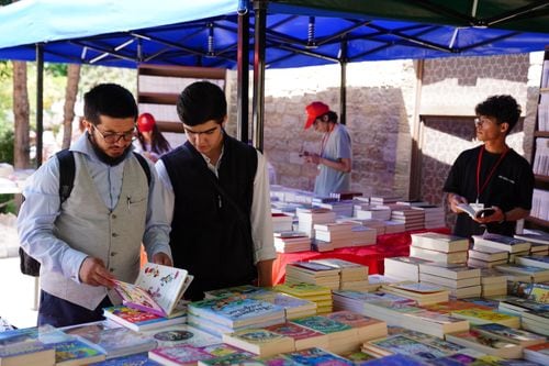 La Feria del Libro de Neuquén se despide con ofertas, lecturas y planes para toda la familia