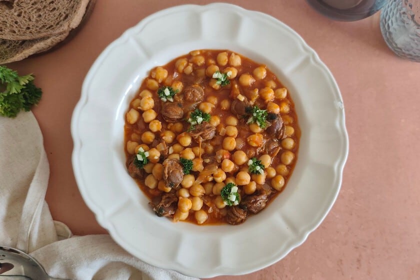 Garbanzos y zamburiñas: un guiso de 30 minutos con el truco de las conservas