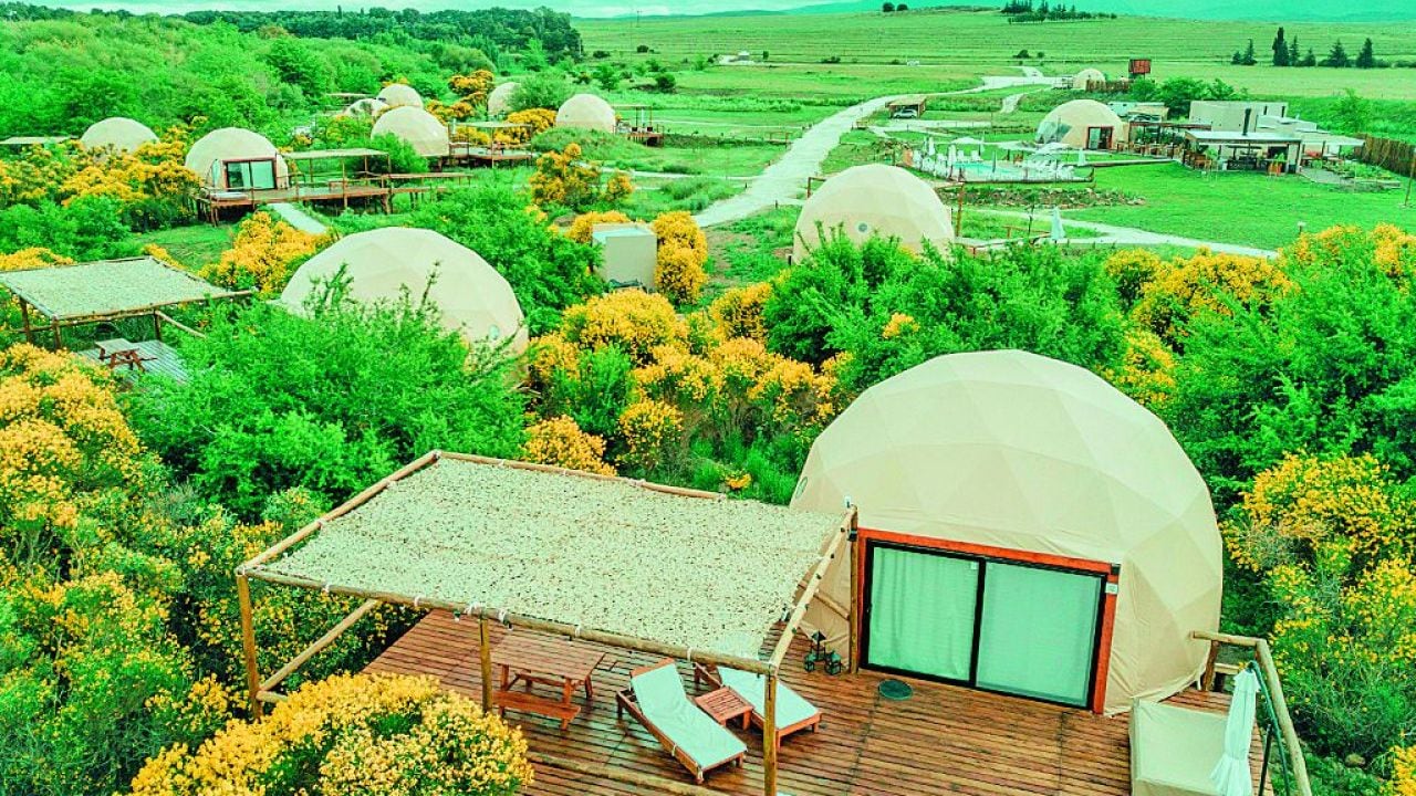 Cinco escapadas con glamour a la vista: domos, carpas y silos para desenchufarse a pocas horas de la Ciudad