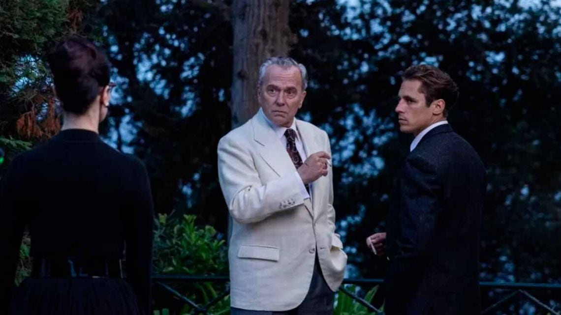 Basil, el actor que alguna vez fue Holmes y ahora debe resolver un crimen sin salir del hotel