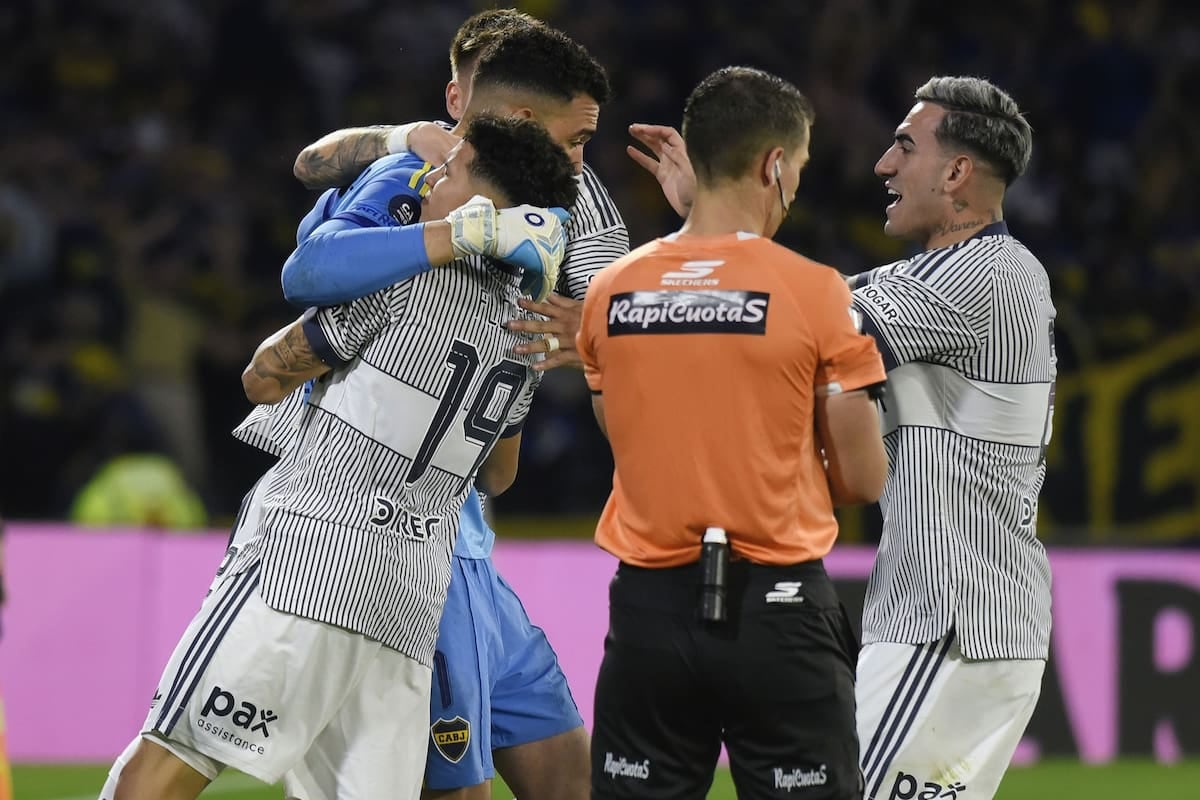 Boca zafó del papelón, le ganó el pulso a Vélez y va por Racing en Arroyito