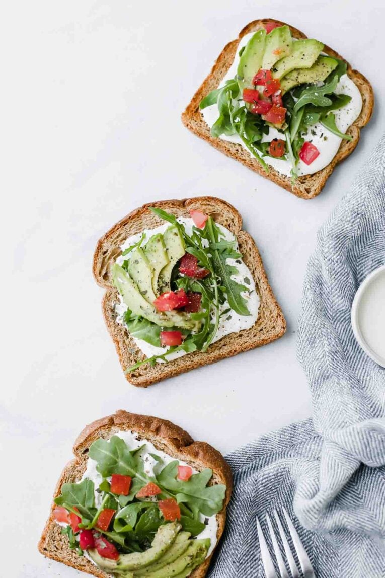 Tostadas con palta: cinco variantes para salir de la receta clásica sin complicarse en la cocina