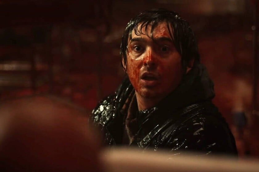 Zach Cregger vuelve a poner a Austin Abrams en movimiento y esta vez lo hace correr por la nieve de Raccoon City