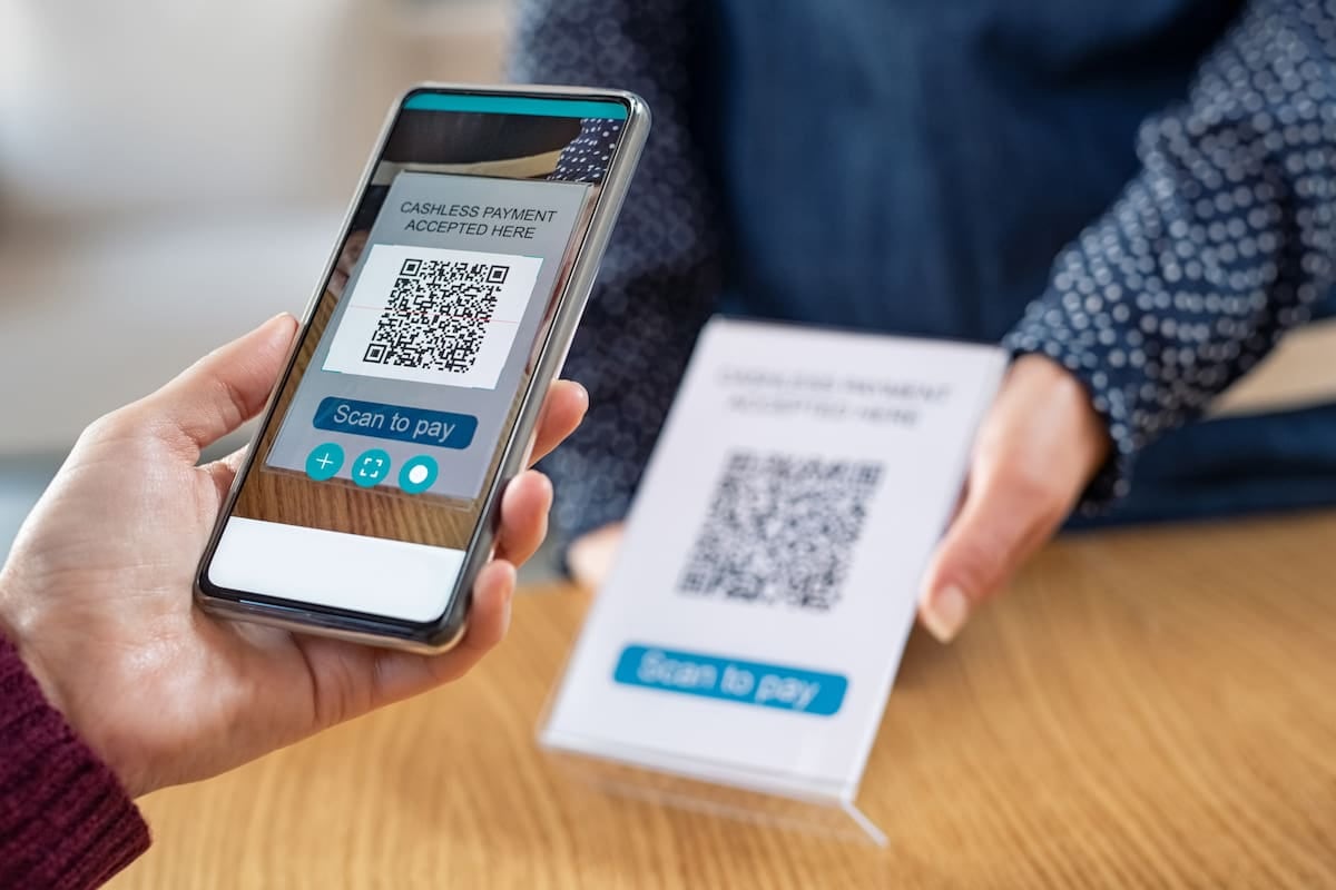 Pagos con QR: el gran ganador de la estadística del Banco Central, mientras las tarjetas y el efectivo pierden terreno