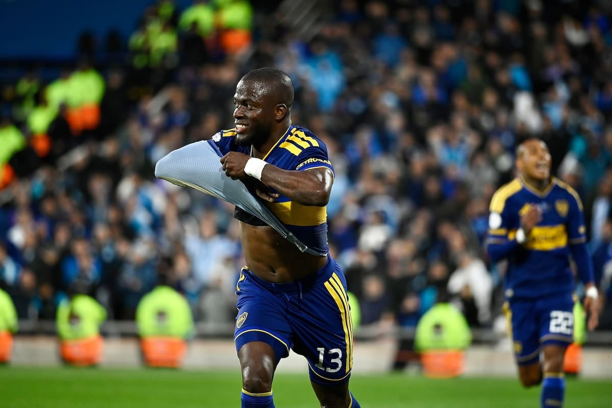 Valencia se puso la capa y Boca bailó a Racing en Arroyito
