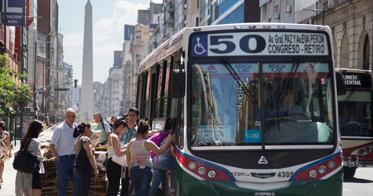 Desde el 1 de octubre, el boleto mínimo de colectivo costará $920,48 y el subte pasará a $1.817 en la Ciudad de Buenos Aires
