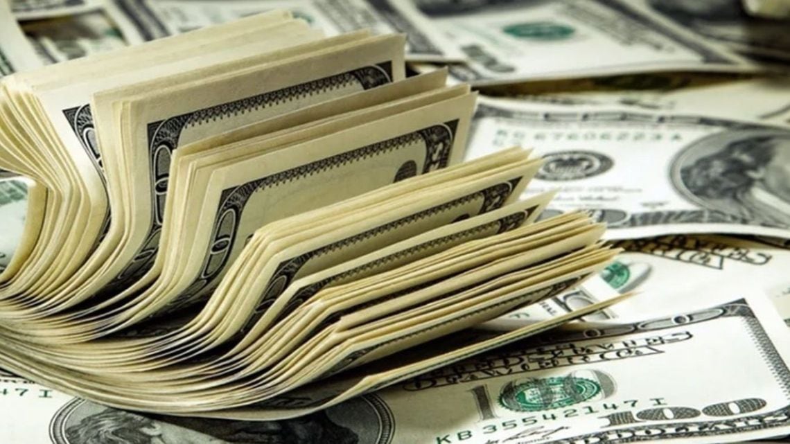 El blue avanzó cinco pesos y se posicionó como el más caro entre las cotizaciones de venta del día