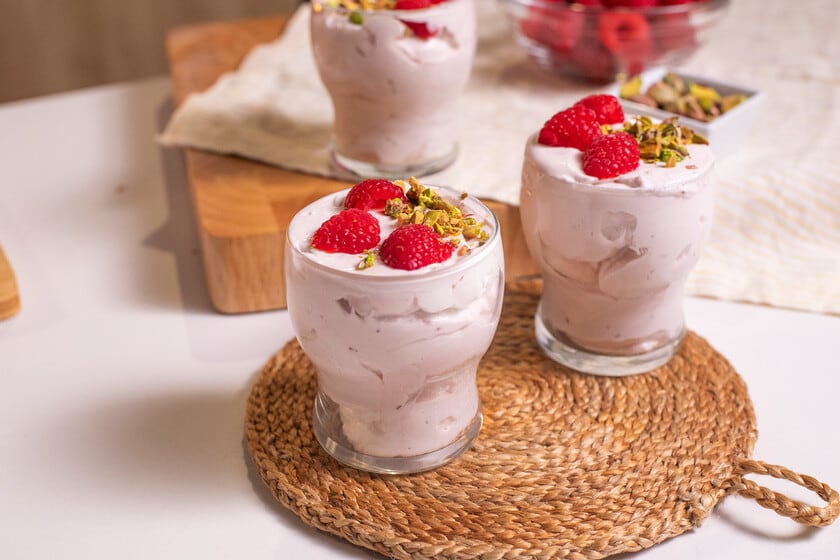 Mousse de frambuesas sin huevo: la receta simple que se anticipa a la visita
