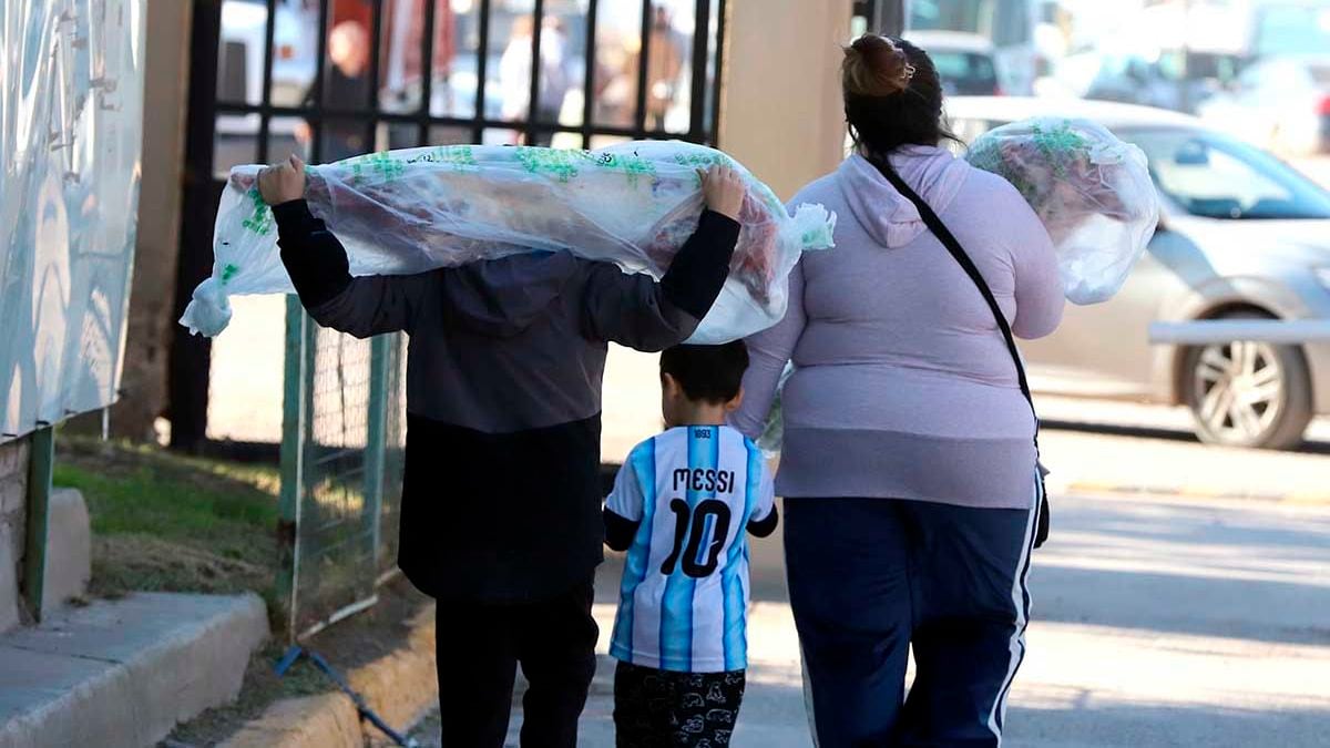 El Concentrador neuquino abre dos sábados con chivito del norte y trucha patagónica en la góndola