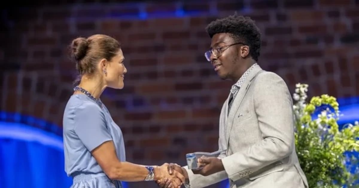 Un pibe de 17 años diseñó un robot que junta plástico del agua con un líquido magnético y ganó un premio internacional