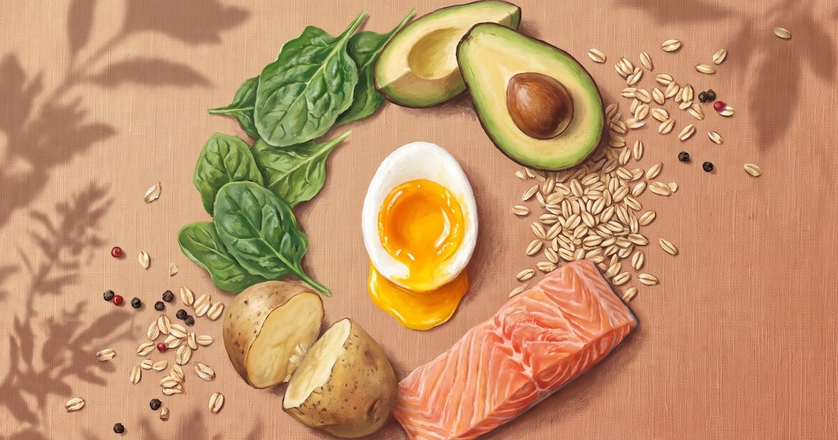 El plato de huevos que cuida el corazón se arma alrededor de la sartén, no encima de ella