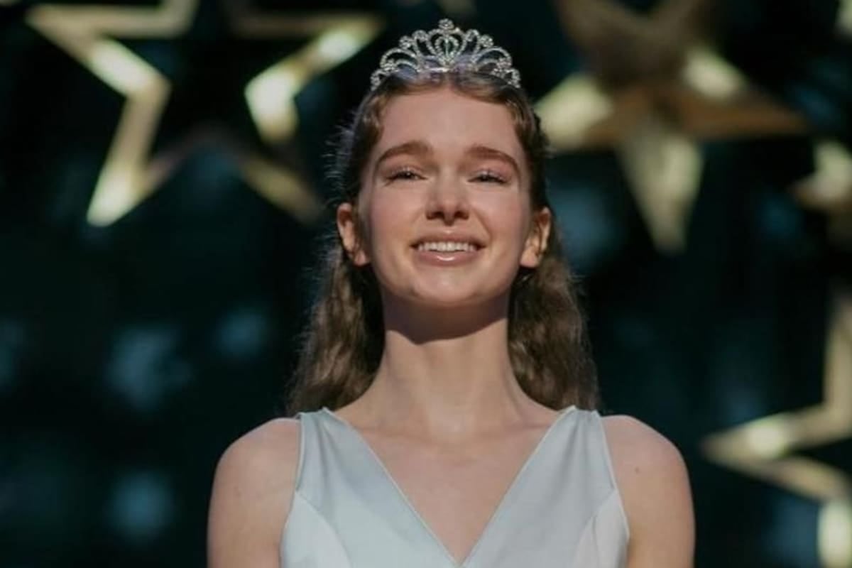 Carrie vuelve a empezar: Flanagan le da a King ocho capítulos para mirar a los ojos a la chica que todos arrastraron por el barro