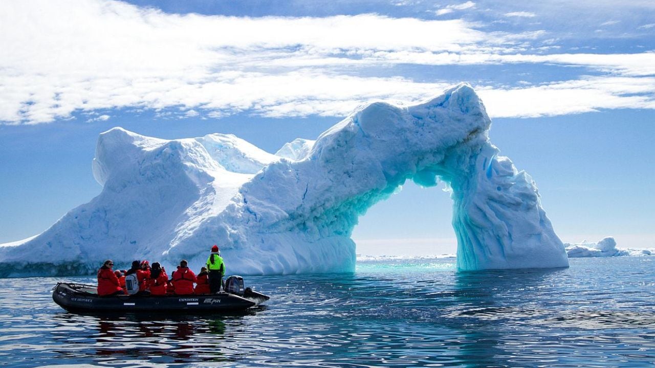 Una vuelta entera a la Antártida en 23.000 kilómetros: la nueva frontera del turismo polar