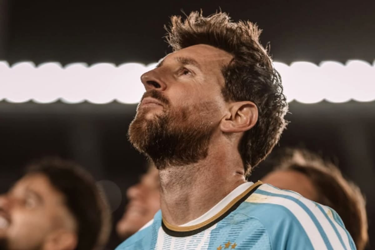 La última función del diez: Messi se sacó la celeste y blanca con un gol y la garganta llena