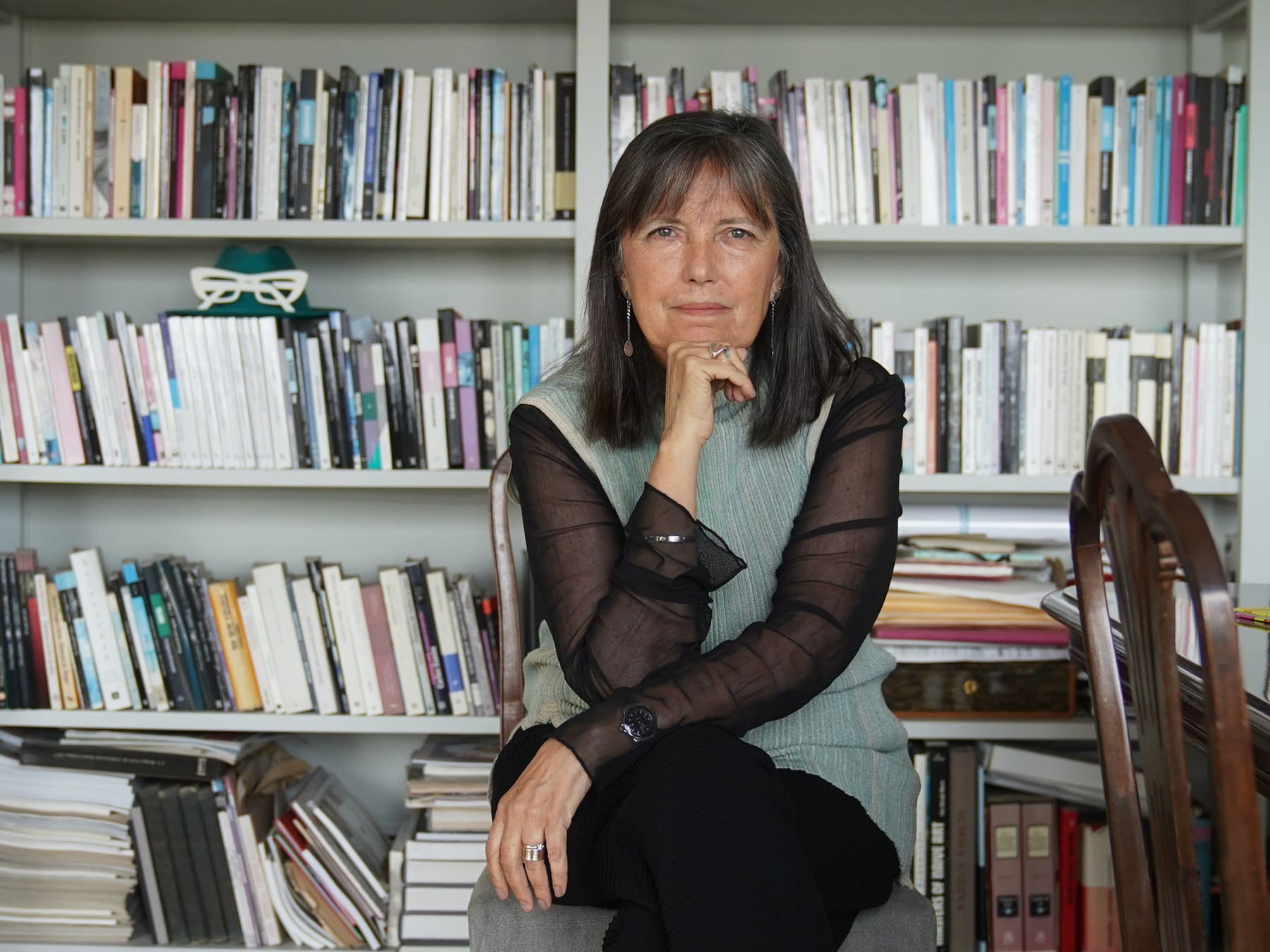 Aves, duelo y manuscritos: la novela de Claudia Piñeiro que vuelve sobre la amistad entre mujeres
