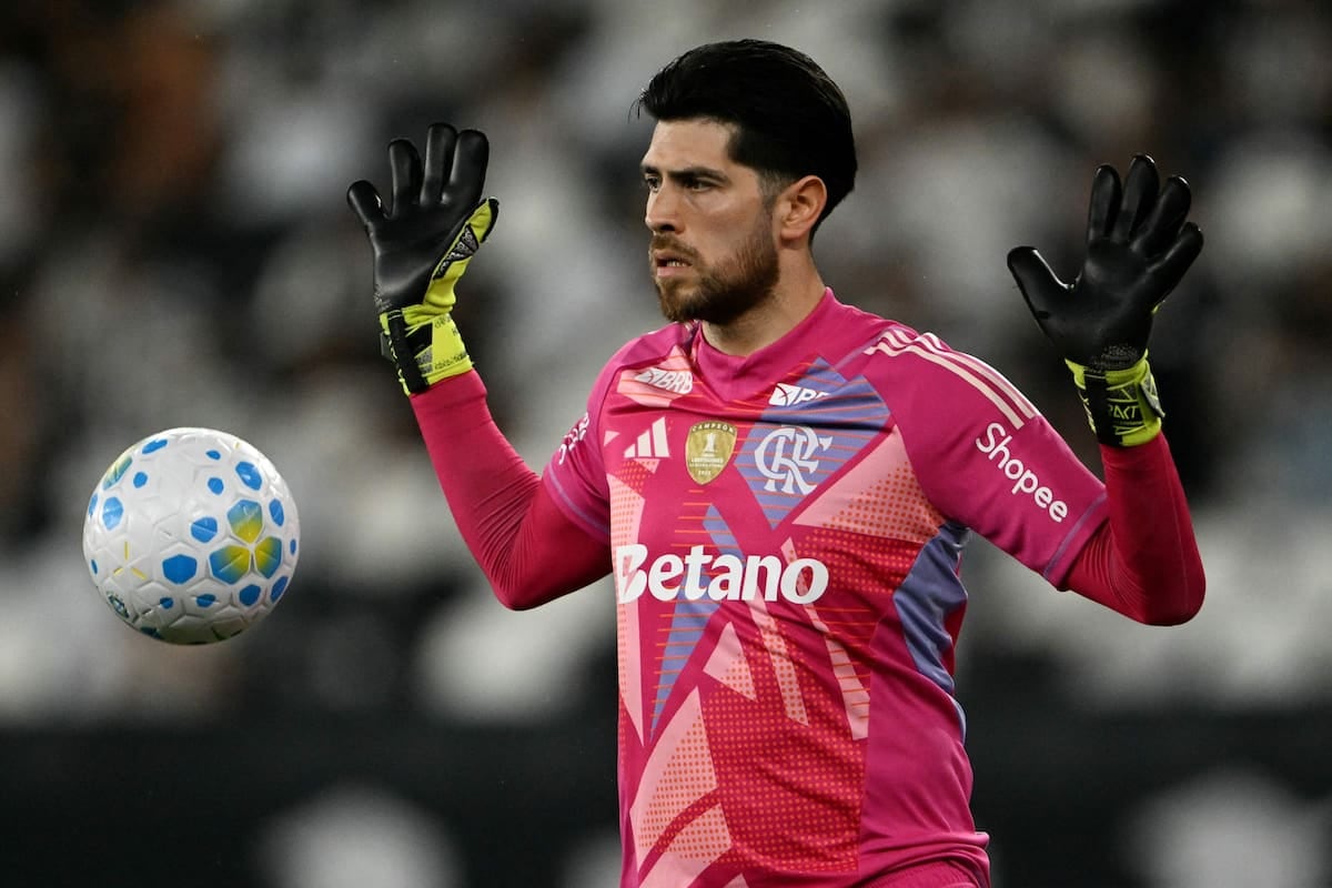 Rossi la volvió a meter y Flamengo se pinchó en la casa de Santos