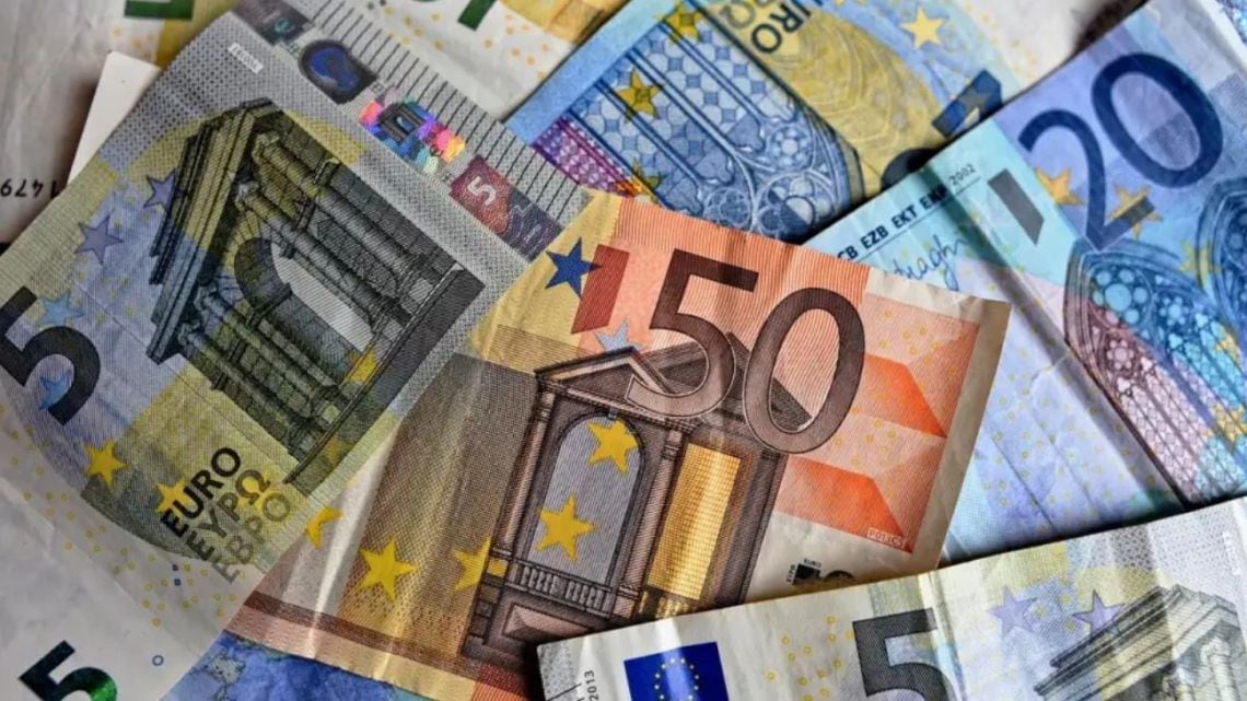 El euro blue cerró a $1.832,75 para la venta en la última rueda cambiaria de la semana