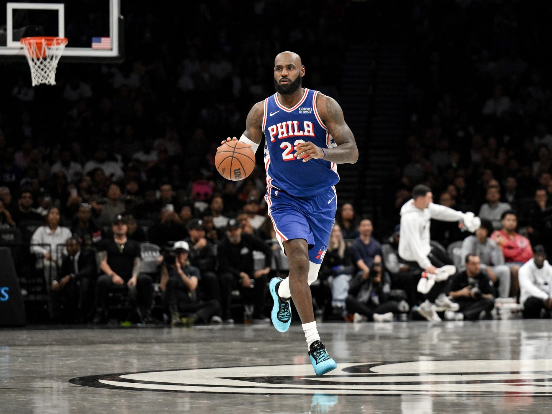 LeBron James se puso la camiseta de los Sixers y a los 41 minutos en cancha ya dejó una postal para el recuerdo