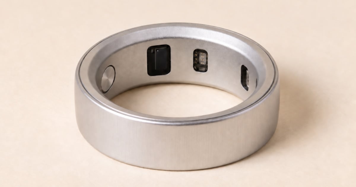 Un anillo de USD 99 quiere sacarte el teléfono del medio: cinco asistentes de IA, un botón y a tu dedo