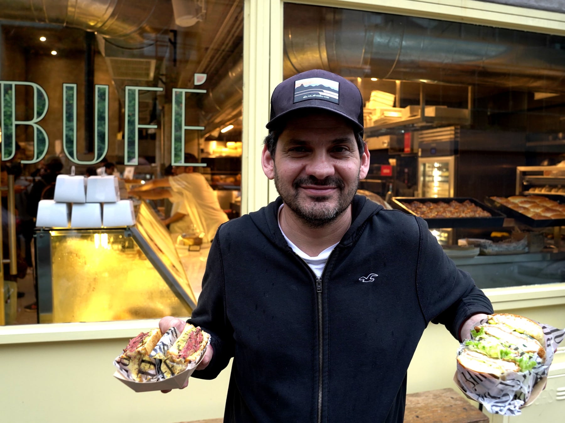 Un pasaje de Núñez se convirtió en polo gastronómico con cinco especialidades bajo el mismo techo
