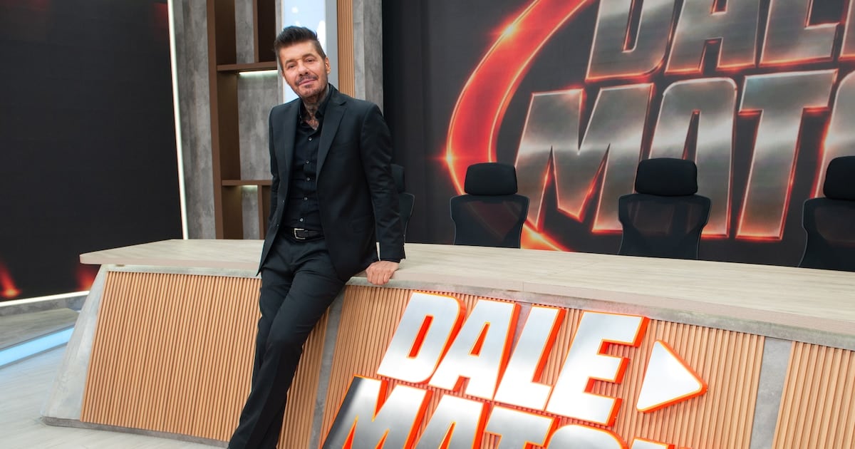 Tinelli reparte su presente entre una mesa de streaming y el reencuentro con los suyos