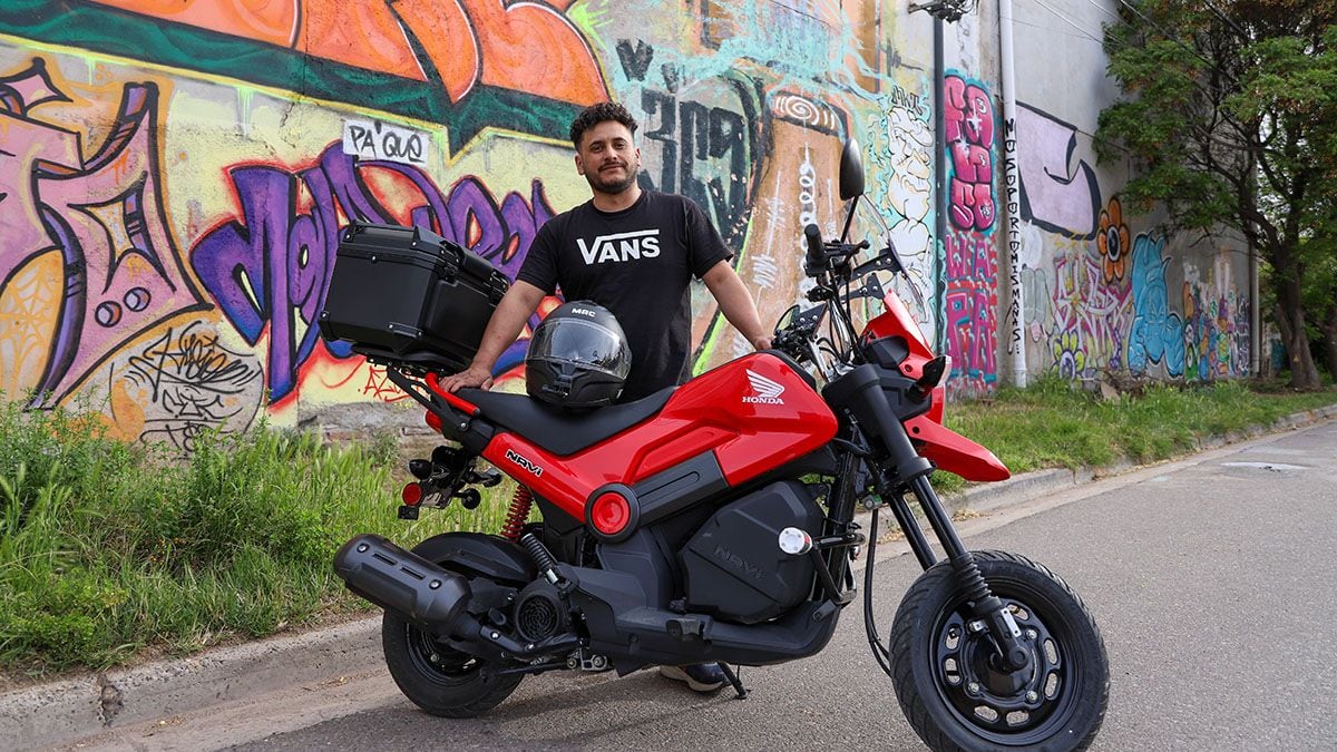 Un mecánico neuquino de 39 años vende su taller y parte en noviembre a Alaska sobre una moto de 110 cilindradas