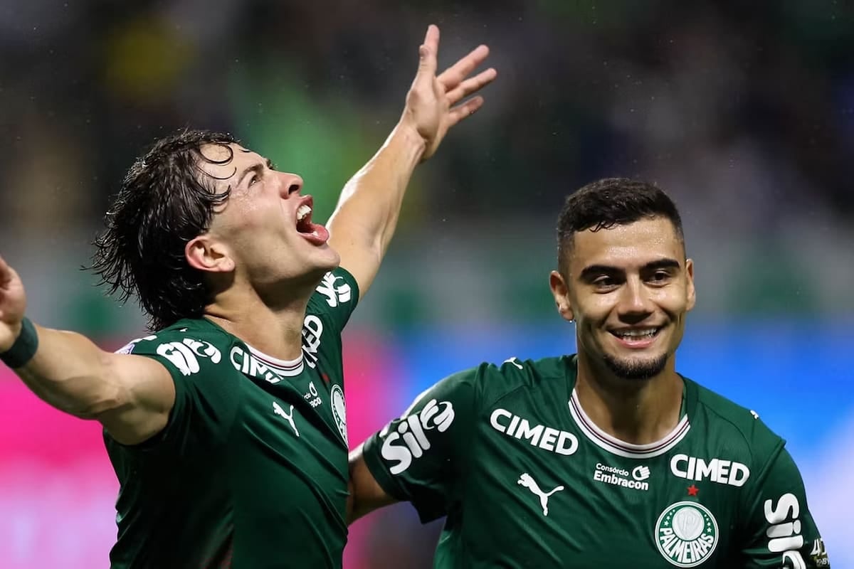 Giay se comió el clásico y Seedorf se metió en la caldera de Corinthians