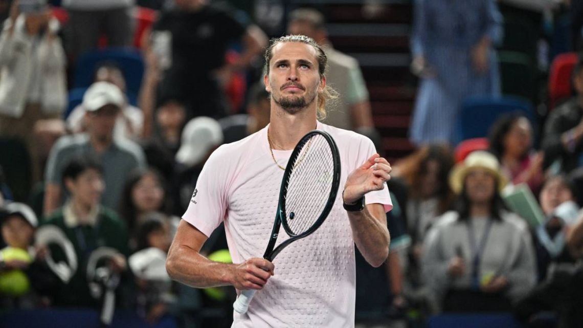Zverev la bancó con el alma y venció a Bublik en un partidazo para meterse entre los ocho mejores de Shanghái