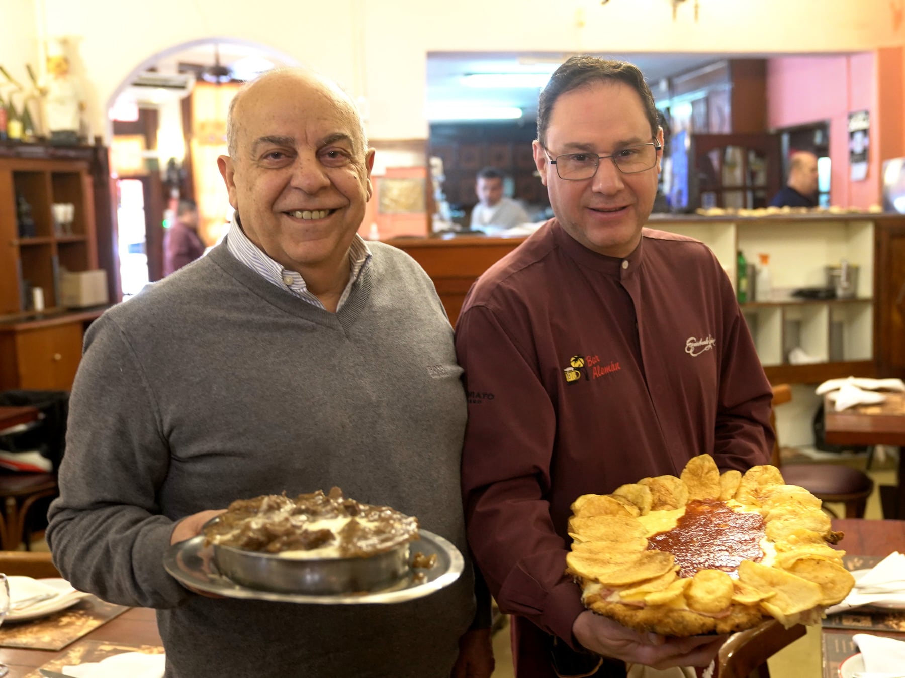 Un bodegón de 1908, mil milanesas por mes y la liturgia de un sábado a la noche en Villa Devoto